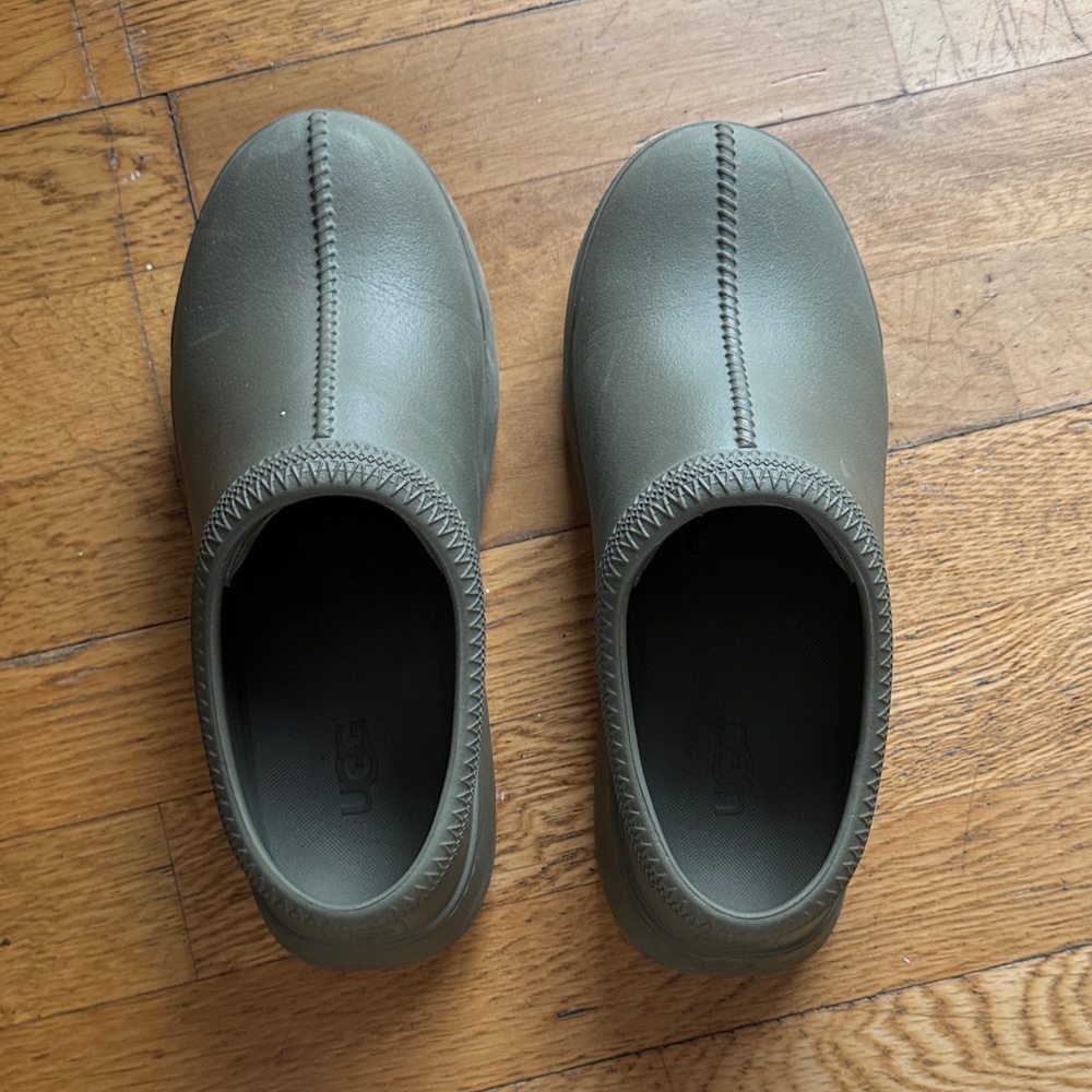 Ugg Tasman clogs khaki green size 8